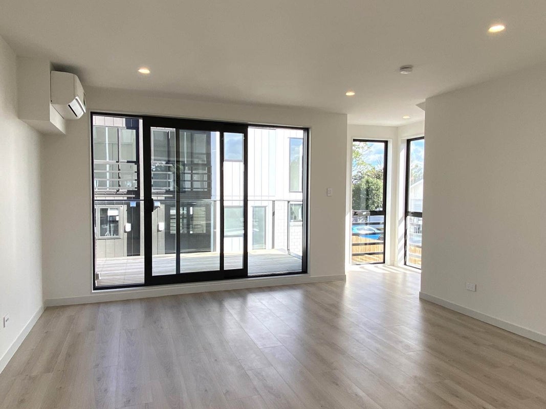 1/12 Onewa Road, Northcote Point, Auckland - Carousel 2