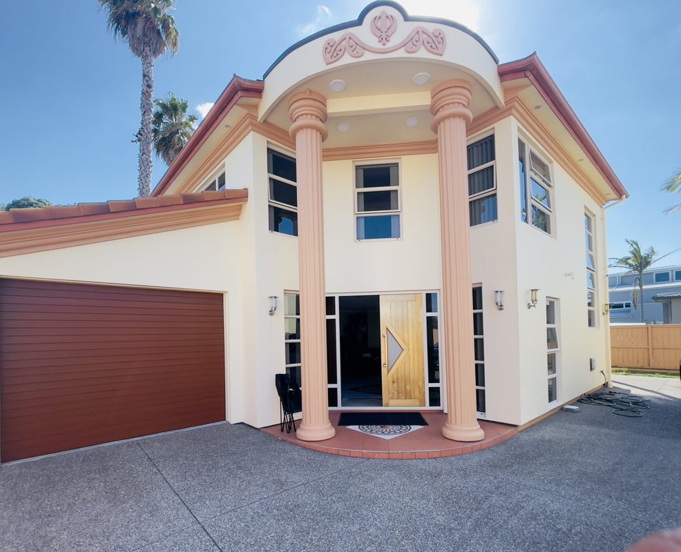 51A The Esplanade, Eastern Beach, Auckland - Carousel 1