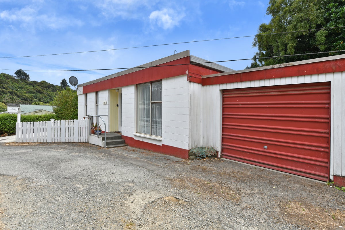 111A Stokes Valley Road, Stokes Valley, Lower Hutt - Carousel 1