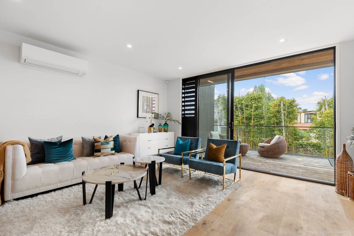 12 Macbeth Court, Milford, Auckland - Carousel 1