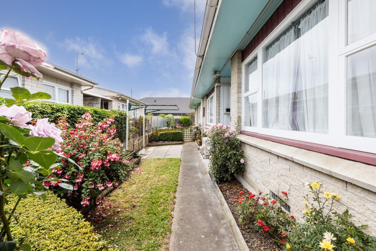 2/210A Grove RD, Mayfair, Hastings - Carousel 1