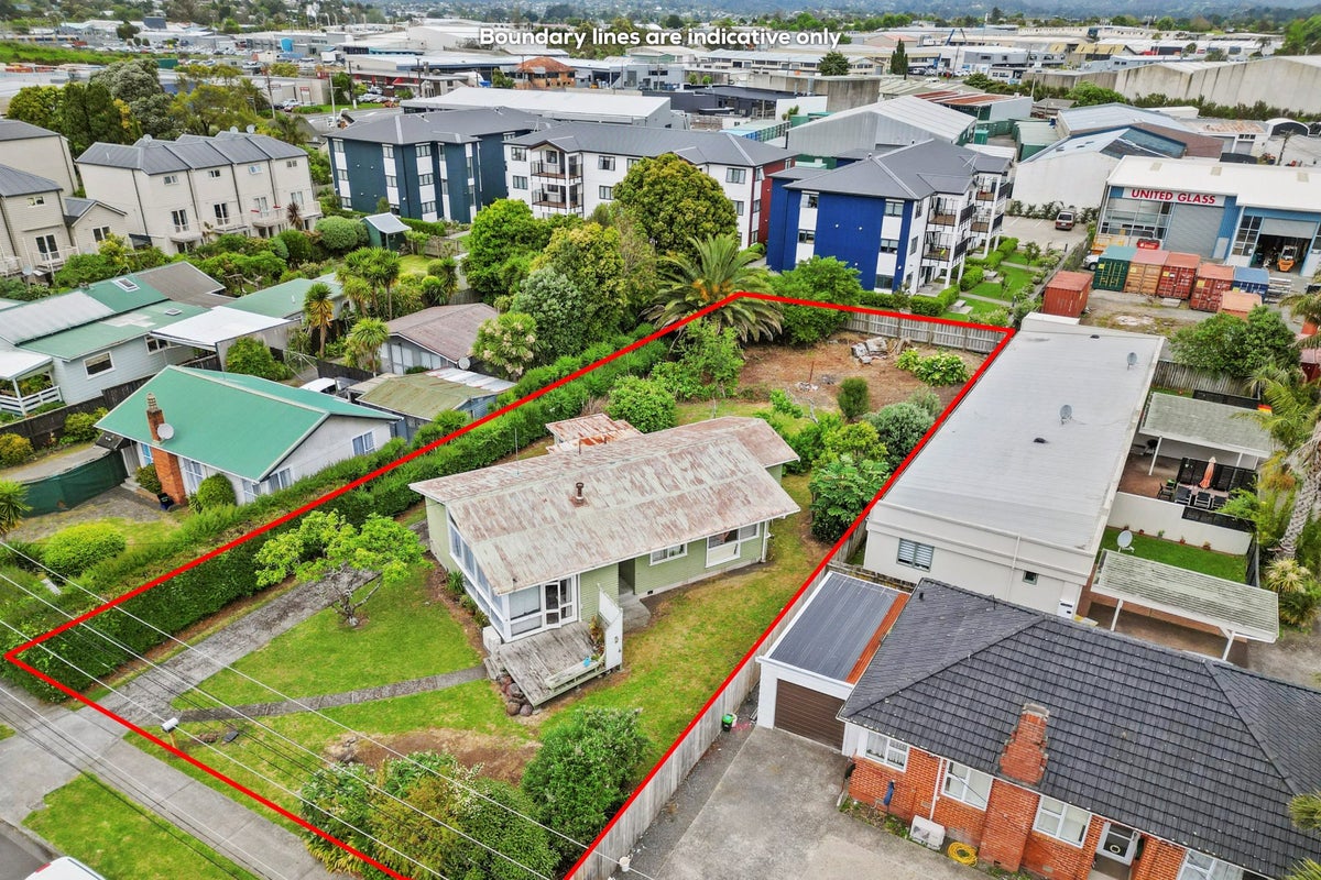 10 Keeling Road, Henderson, Auckland - Carousel 1