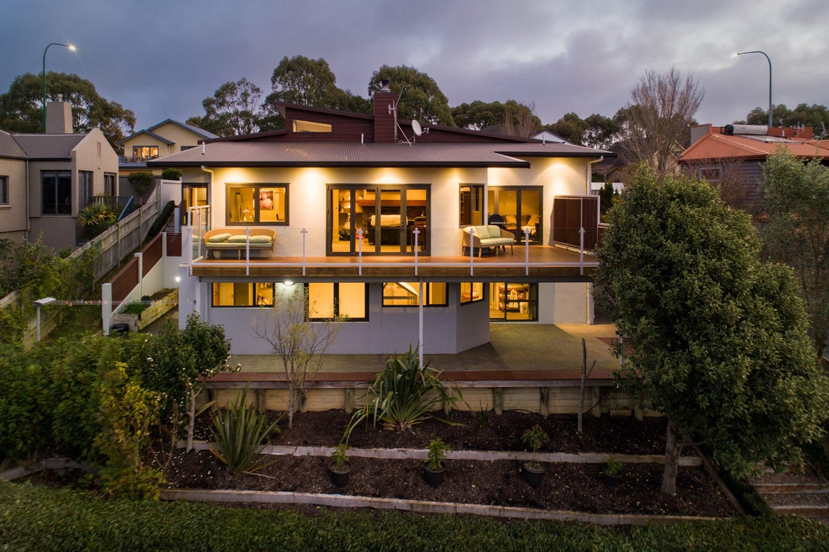 51 Ruapehu Drive, Fitzherbert, Palmerston North - Carousel 2
