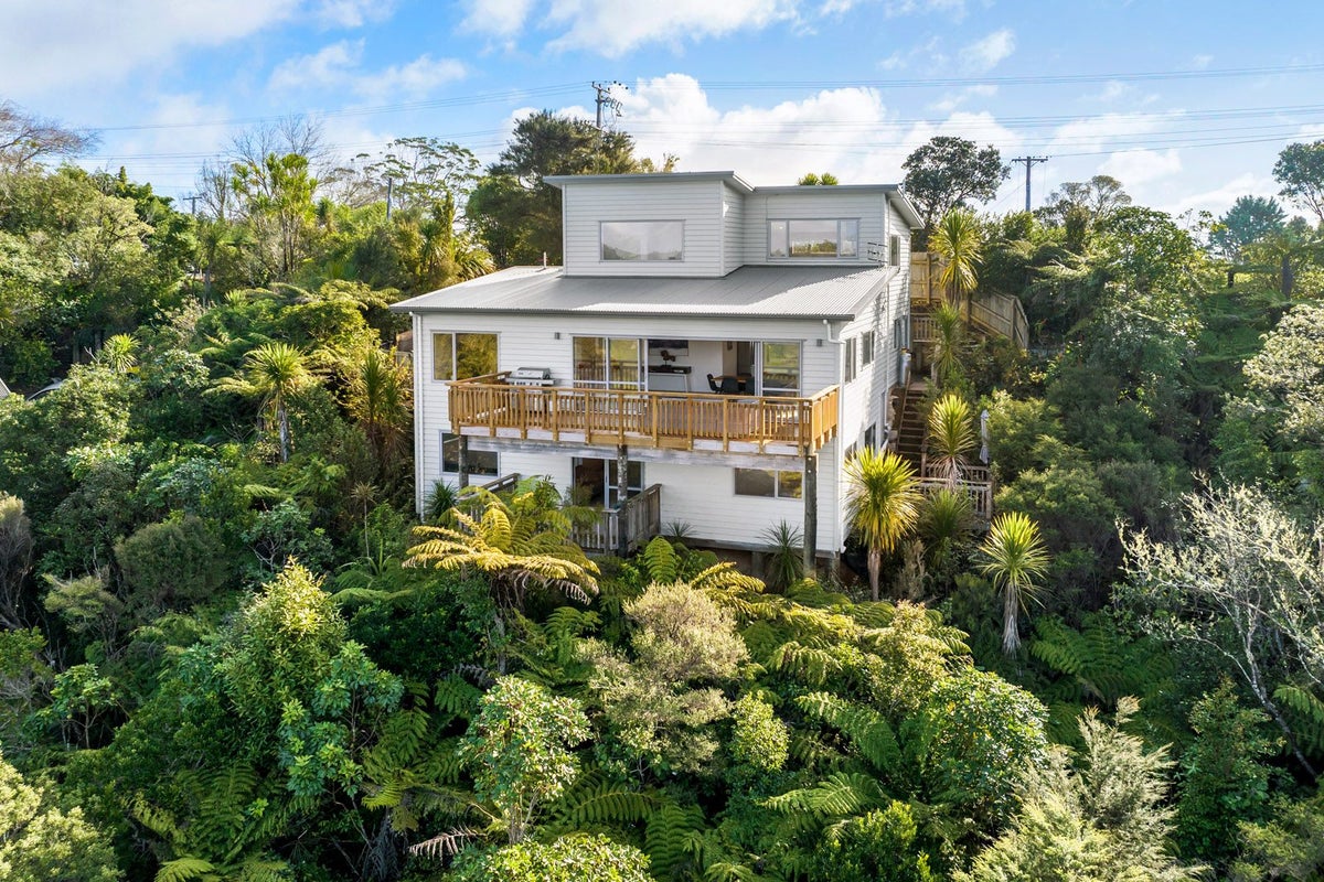 1100 Scenic Drive North, Swanson, Auckland - Carousel 1