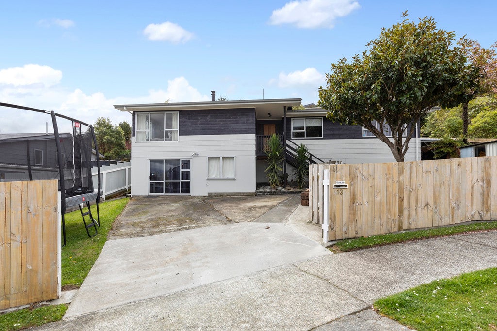 13 Snowberry Grove, Timberlea, Upper Hutt - Carousel 1