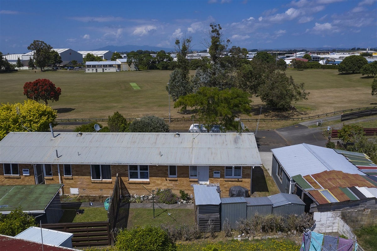 32 Larnach Street, St Andrews, Hamilton - Carousel 1