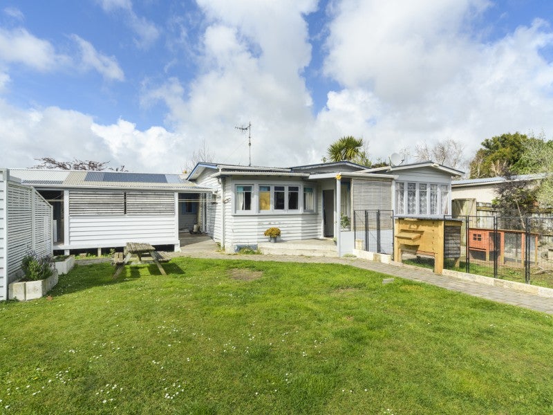 12 Douglas ST, West End, Palmerston North - Carousel 2