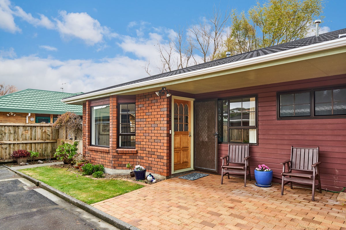 104 Oxford Street, Tawa, Wellington - Carousel 19