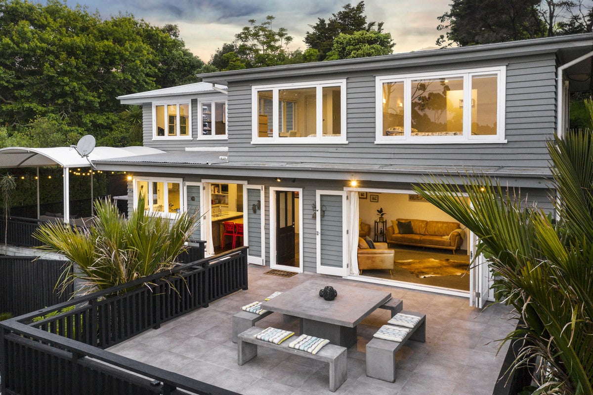 52 Derwent Crescent, Titirangi, Auckland - Carousel 2