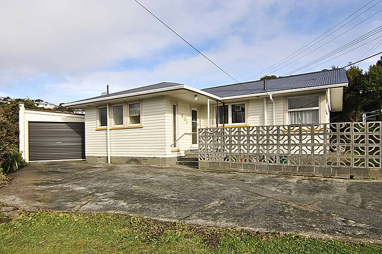 2 Warren Street, Paparangi, Wellington - Carousel 1
