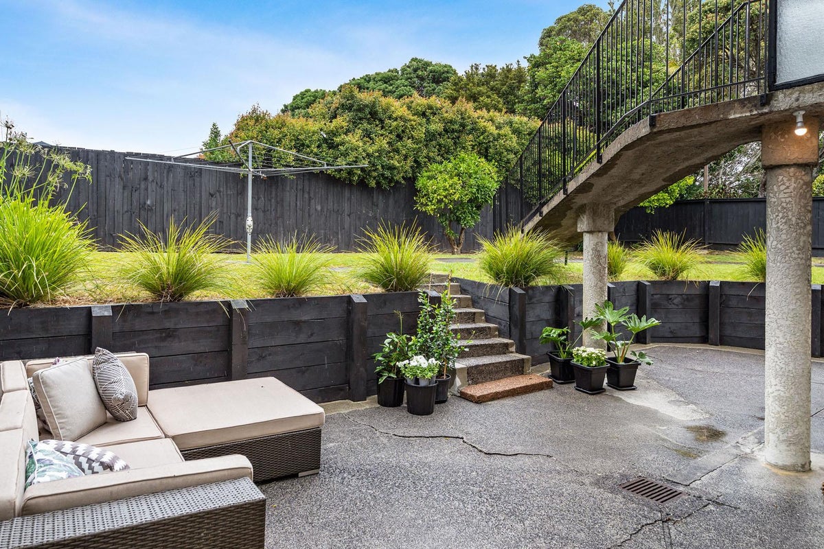7 Maryland Street, Point Chevalier, Auckland - Carousel 2