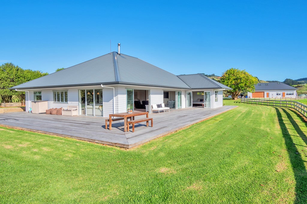 986 South Head Road, Helensville - Carousel 2