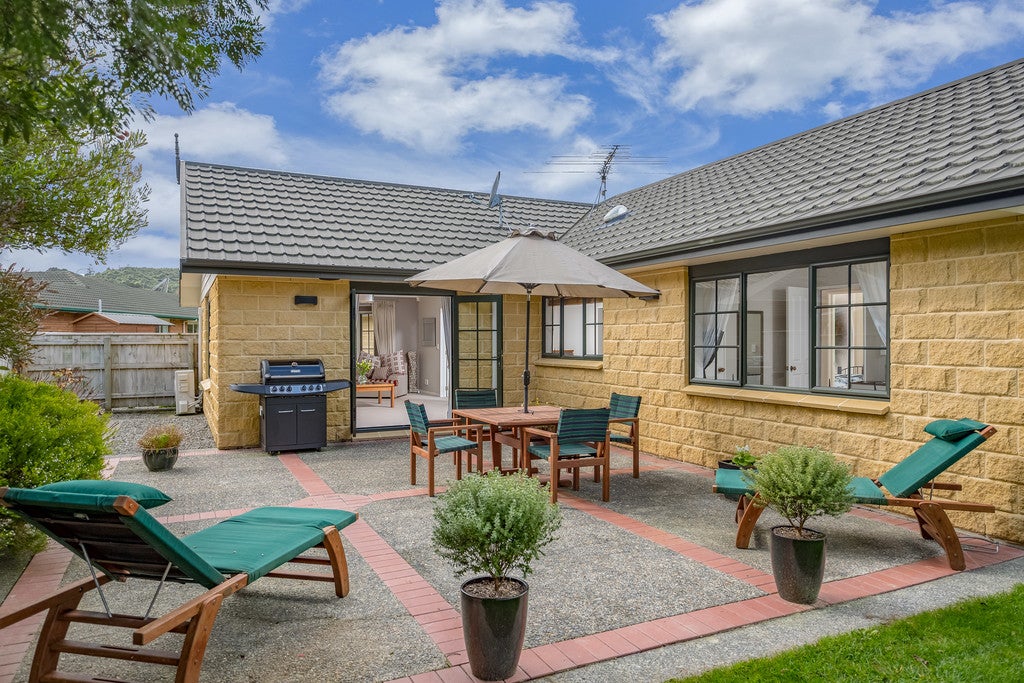 14 Galveston Grove, Totara Park, Upper Hutt - Carousel 1