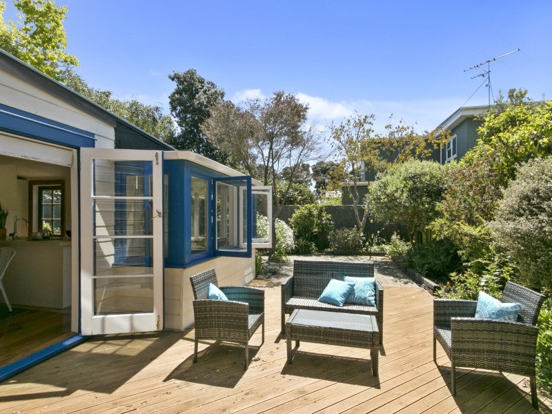 16 Karamu Street, Eastbourne, Lower Hutt - Carousel 16