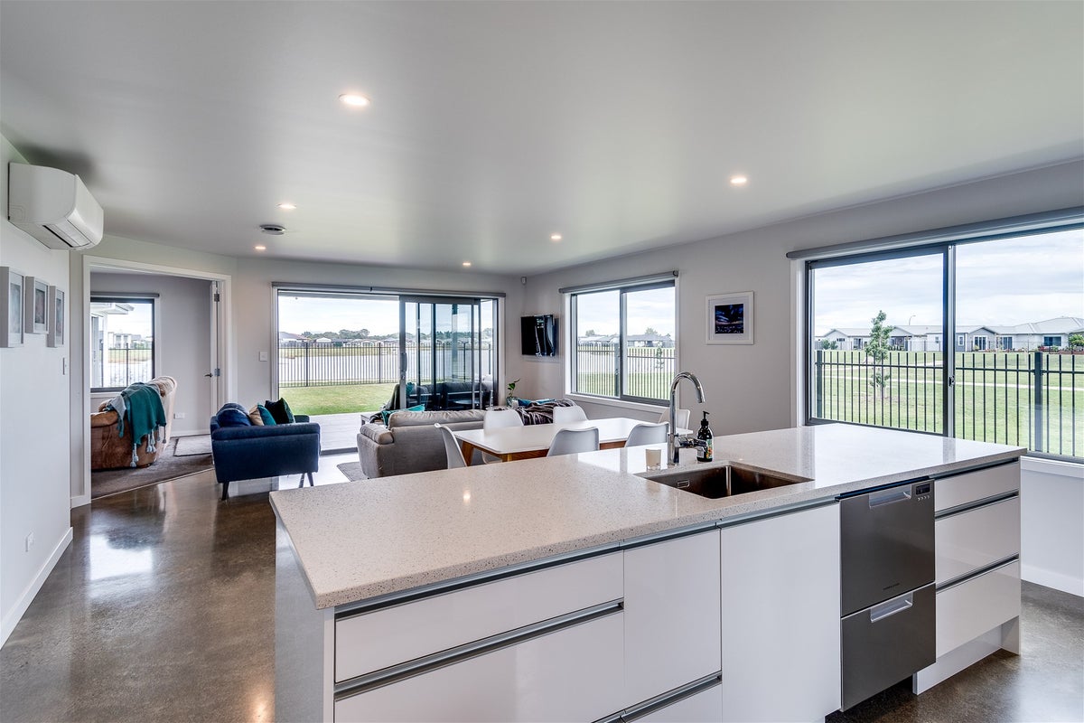 15 Hurunui Drive, Te Awa, Napier - Carousel 2