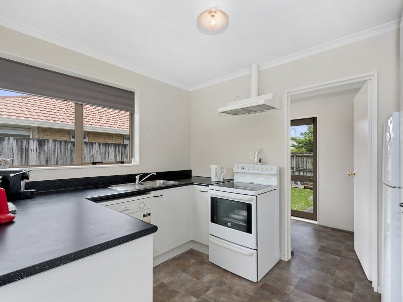 15 Farnborough Drive, Nawton, Hamilton - Carousel 2