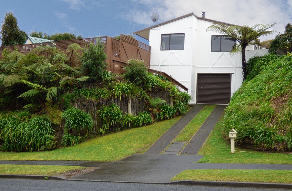 9 Hobart Drive, Spotswood, New Plymouth - Carousel 1
