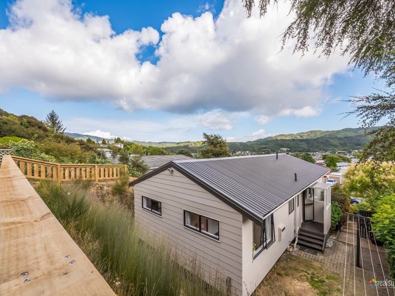 48 Antrim Crescent, Wainuiomata, Lower Hutt - Carousel 1