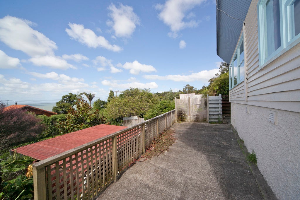 15 Kauri Point Road, Laingholm, Auckland - Carousel 9