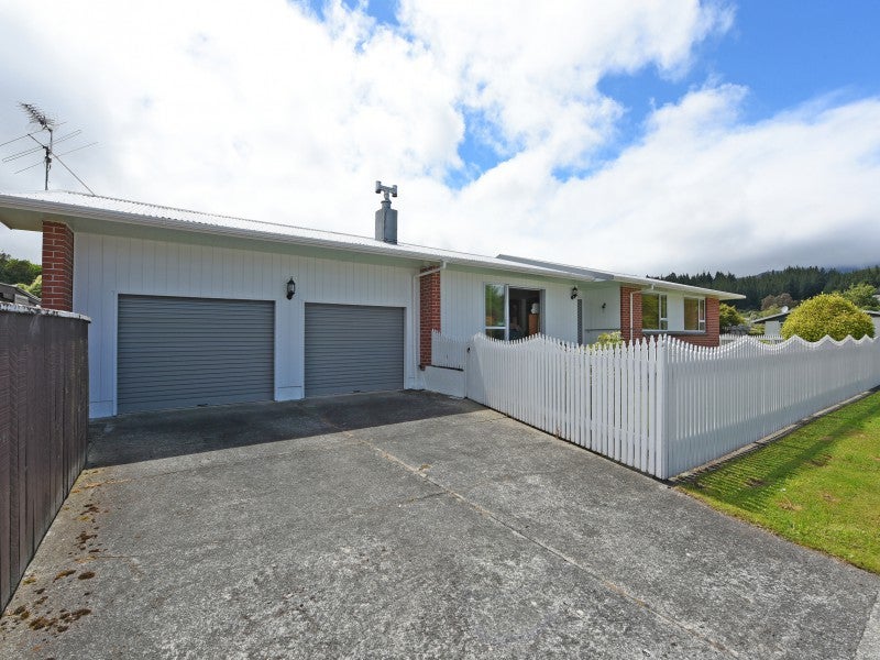67 Oregon Drive, Maoribank, Upper Hutt - Carousel 1
