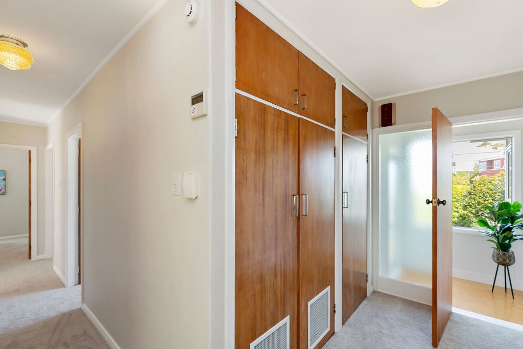 8 Bengal Street, Khandallah, Wellington - Carousel 24