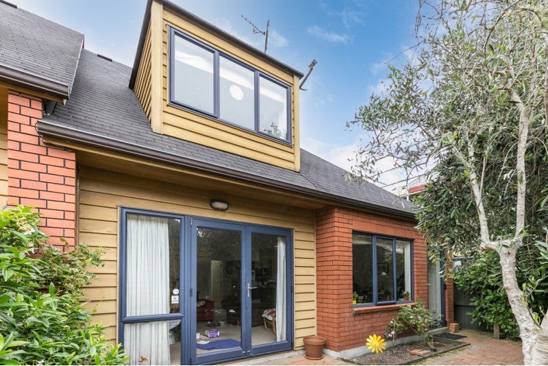 62 Friend Street, Karori, Wellington - Carousel 1