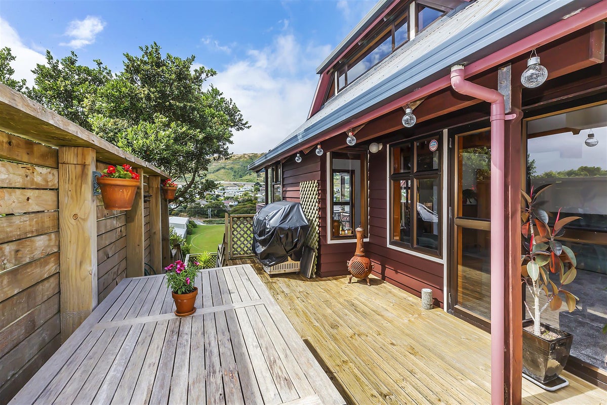 19 Rembrandt Avenue, Tawa, Wellington - Carousel 2