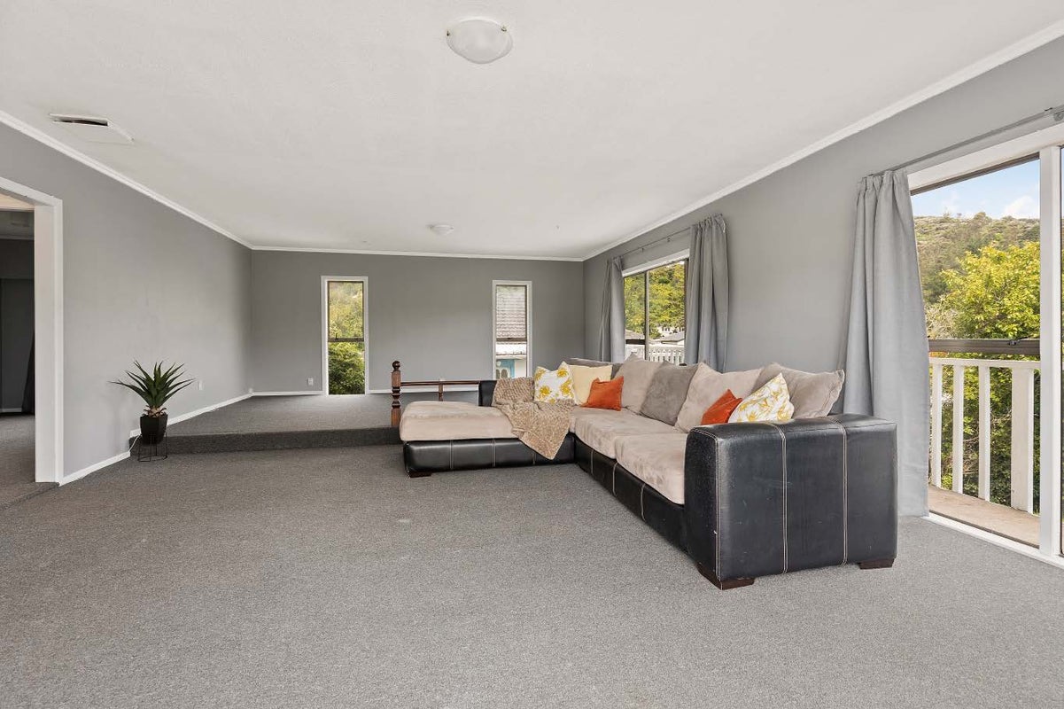 13 Morrison Grove, Stokes Valley, Lower Hutt - Carousel 2