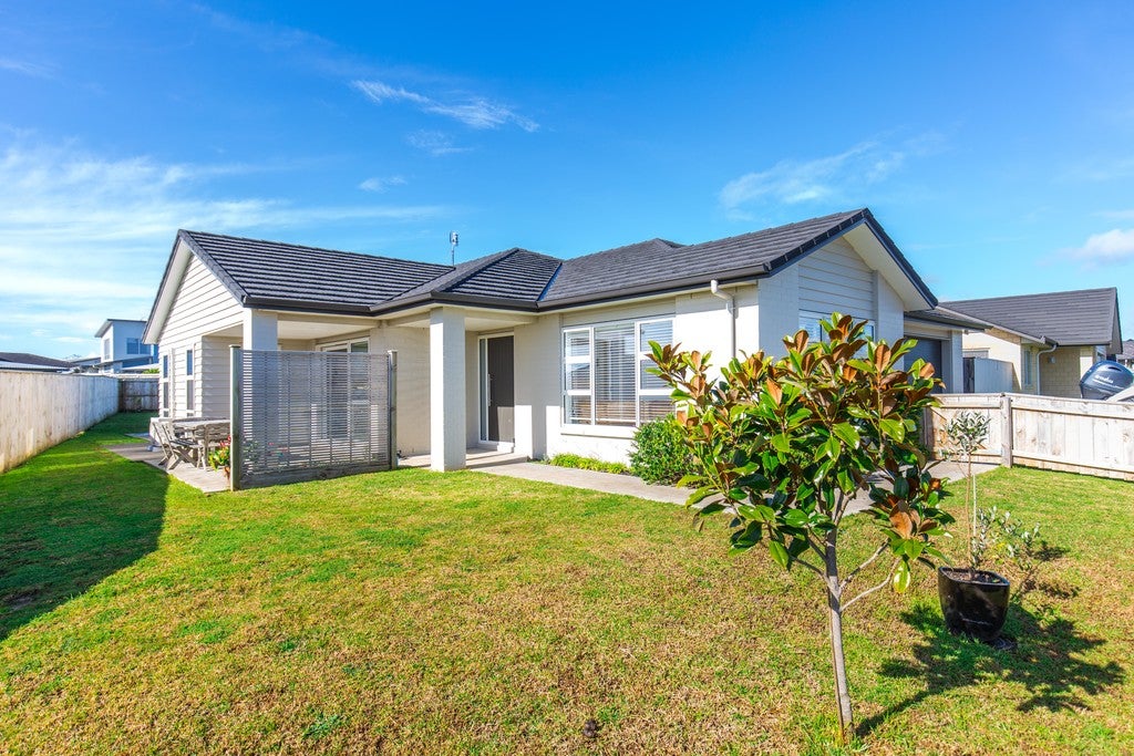 65 Intrepid Crescent, Beachlands, Auckland - Carousel 1