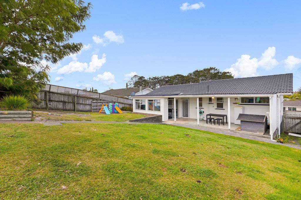 26 Thornlow Street, Glendene, Auckland - Carousel 2