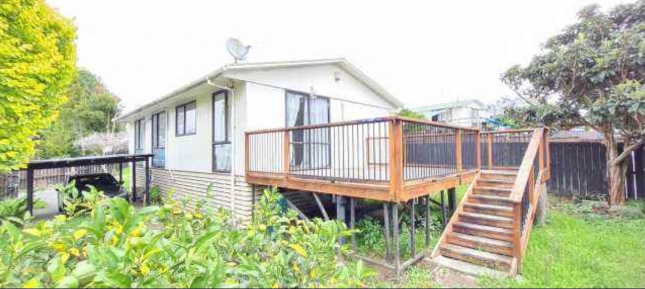 1/8 Nearco Street, Randwick Park, Auckland - Carousel 1