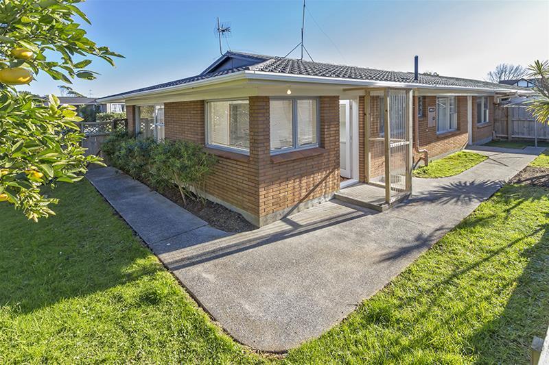 2/63 The Boulevard, Sunnyhills, Auckland - Carousel 1