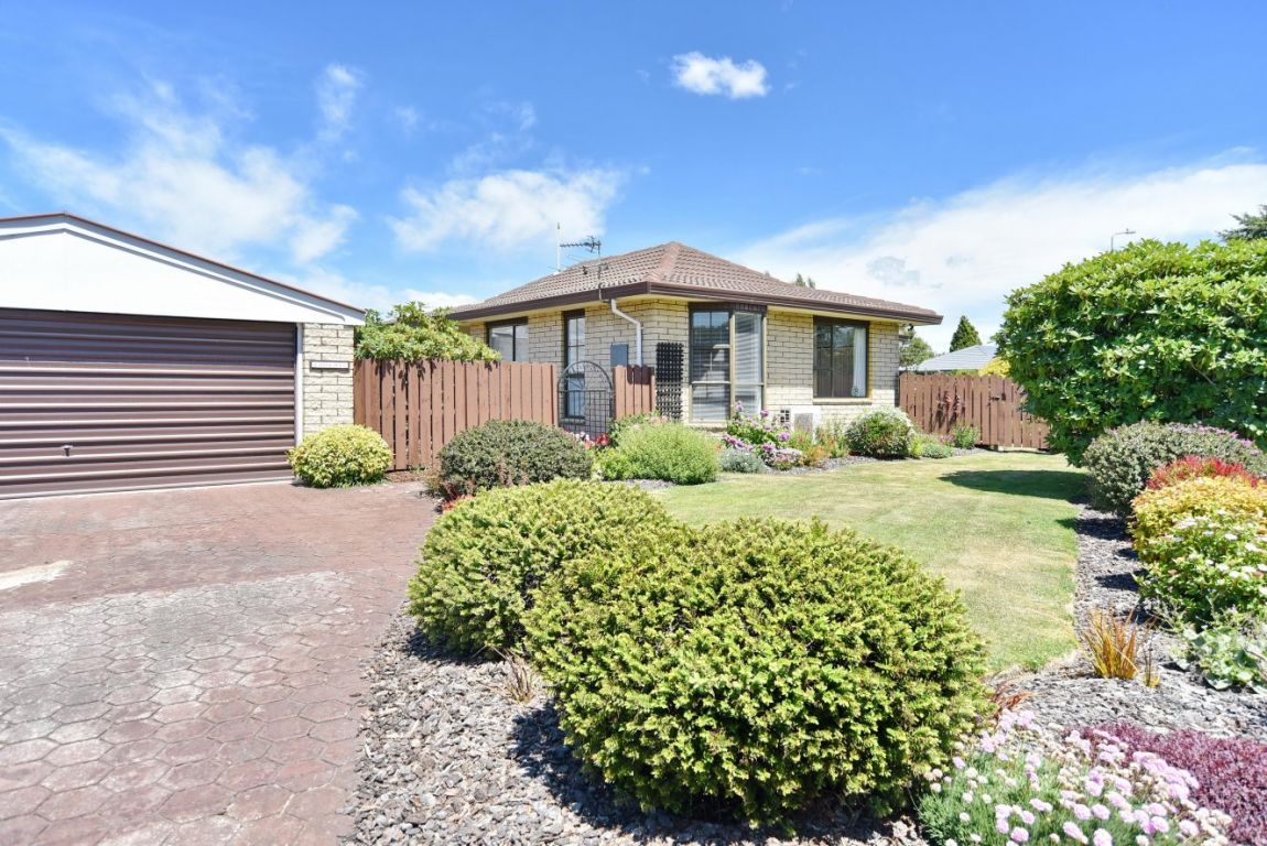 2 Fiona Place, Hei Hei, Christchurch - Carousel 1
