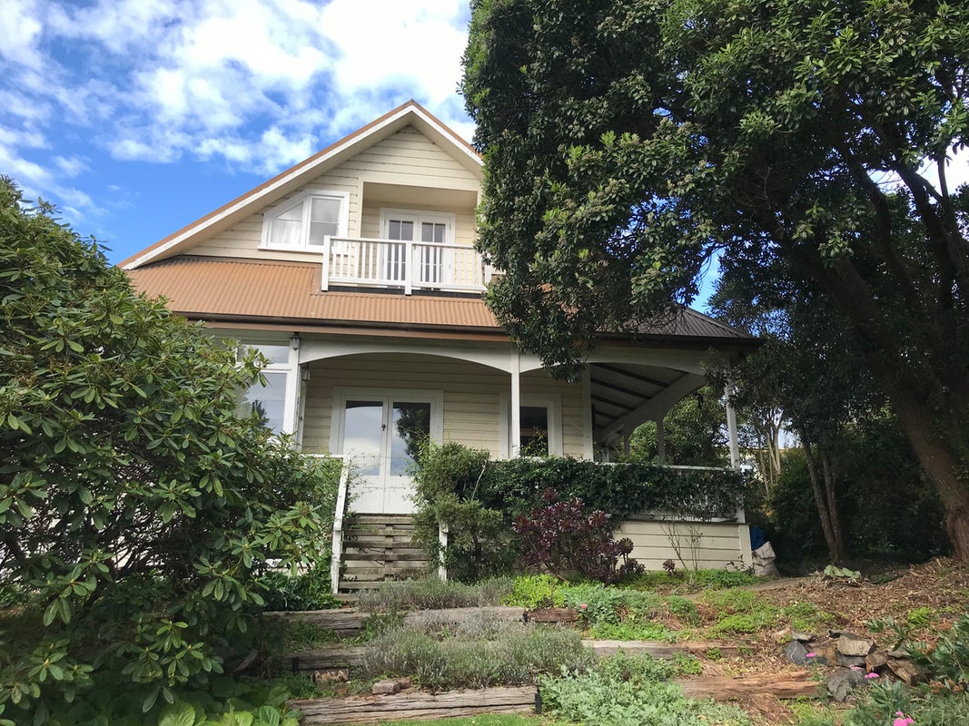 8 Moerangi Street, Broad Bay, Dunedin - Carousel 1