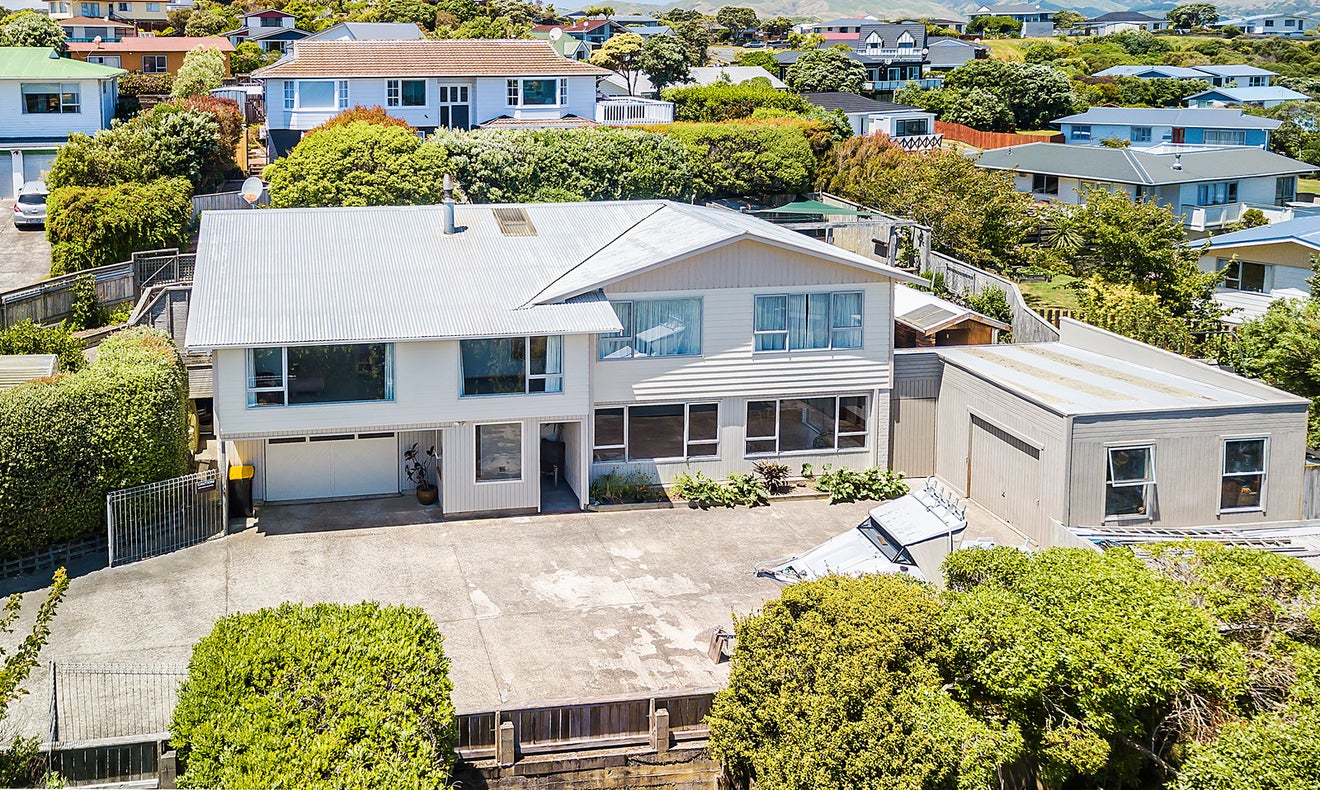 8 Rothwell Street, Titahi Bay, Porirua - Carousel 1