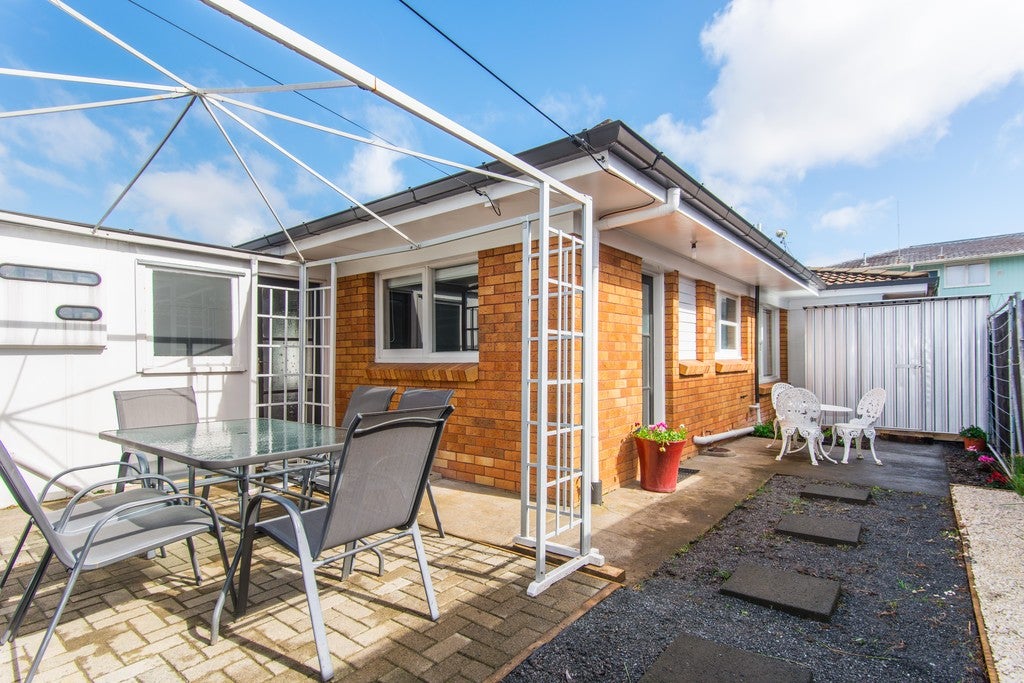 2/42 Central Avenue, Papatoetoe, Auckland - Carousel 19