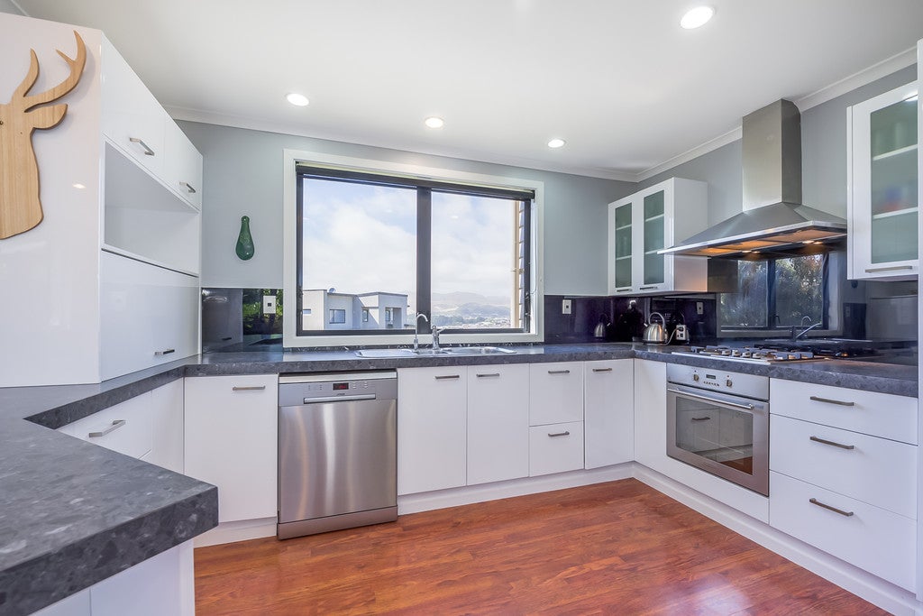 13 Abel Glen, Aotea, Porirua - Carousel 2
