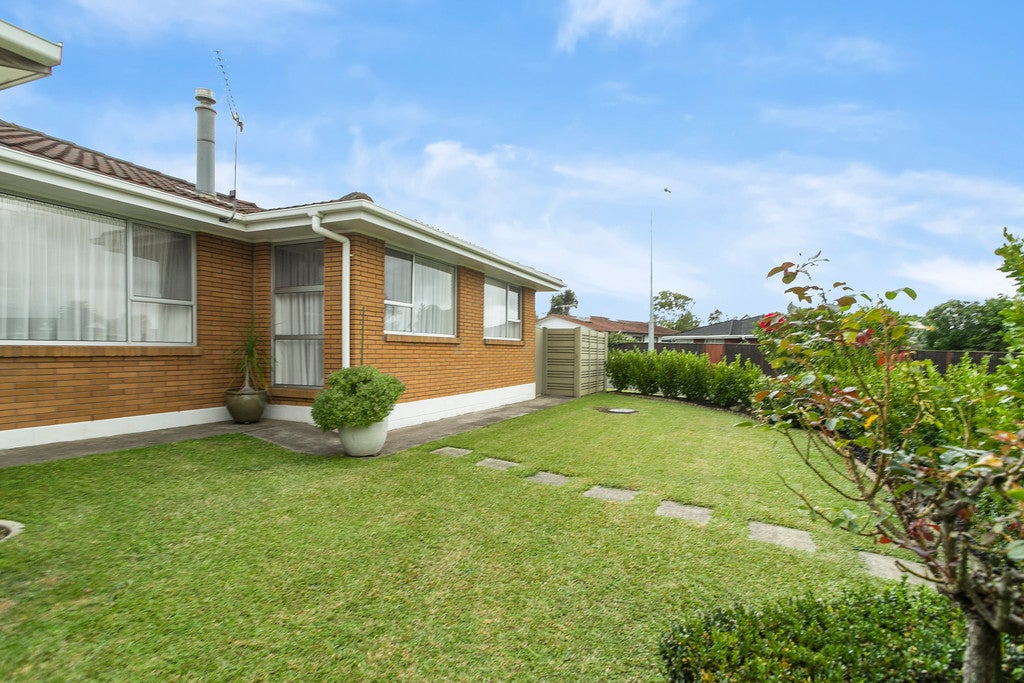 2/44 Galvan Avenue, Sunnyhills, Auckland - Carousel 1