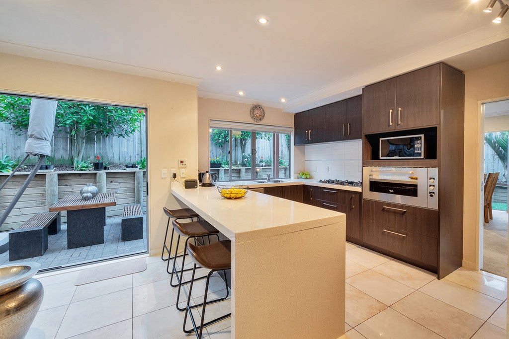 6 Solstone Place, Flat Bush, Auckland - Carousel 2