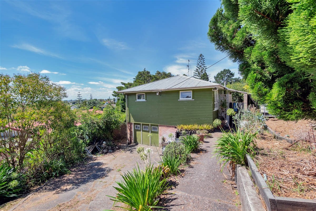 102 Sunnyside Road, Sunnyvale, Auckland - Carousel 1