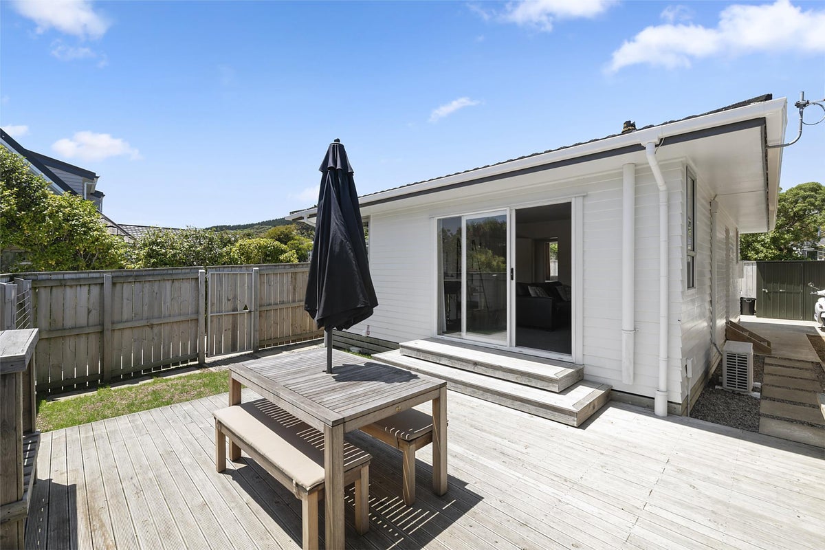 36A Ranui Terrace, Tawa, Wellington - Carousel 2
