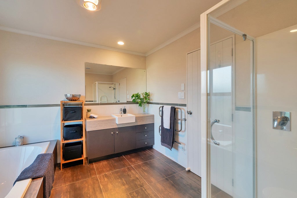 6 Solstone Place, Flat Bush, Auckland - Carousel 26