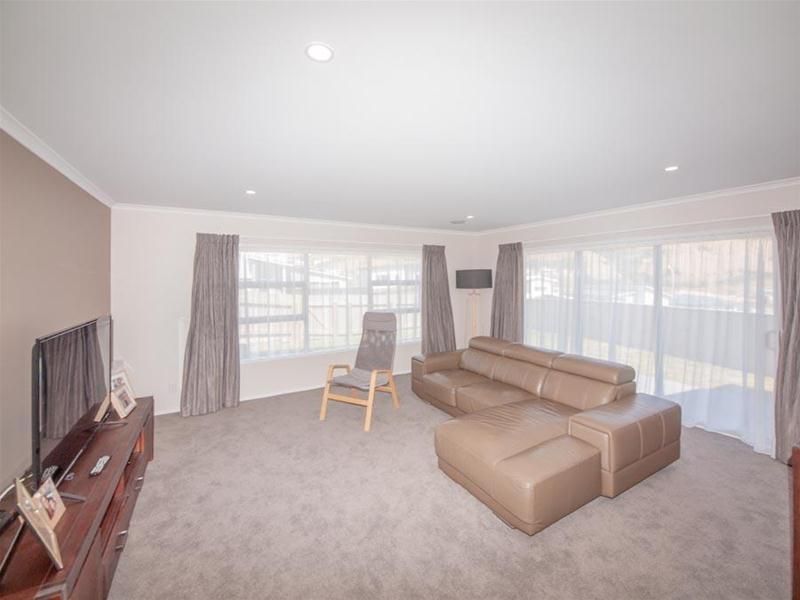 15 Crompton Avenue, Churton Park, Wellington - Carousel 2