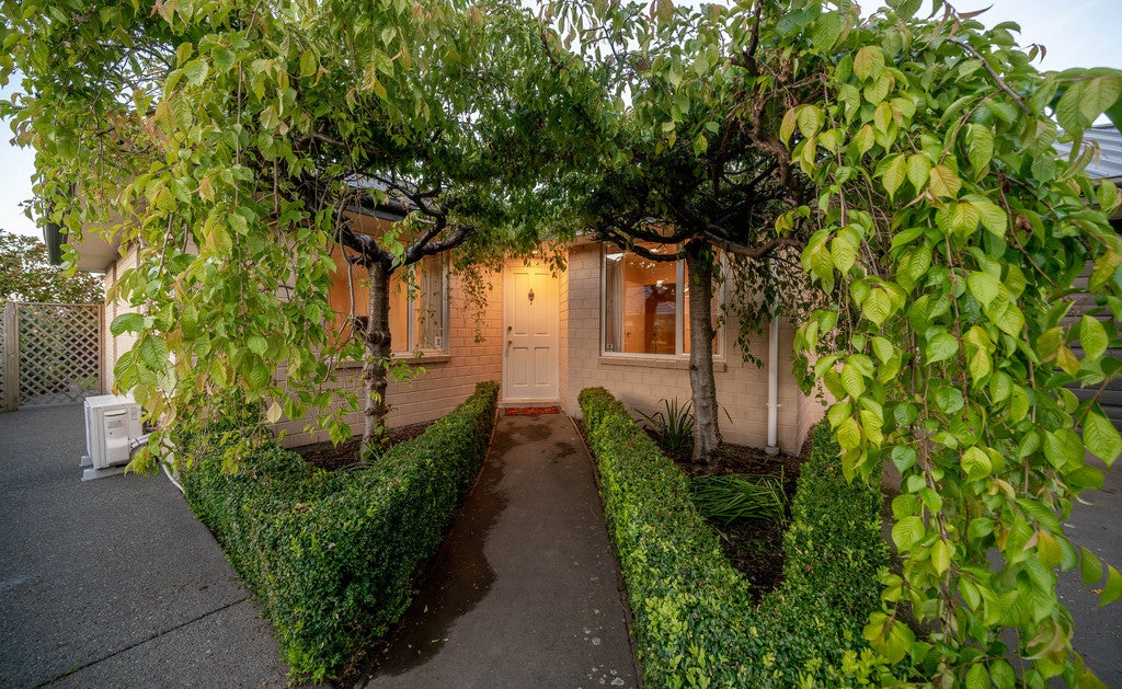 9 Castleview Lane, Heathcote Valley, Christchurch - Carousel 1