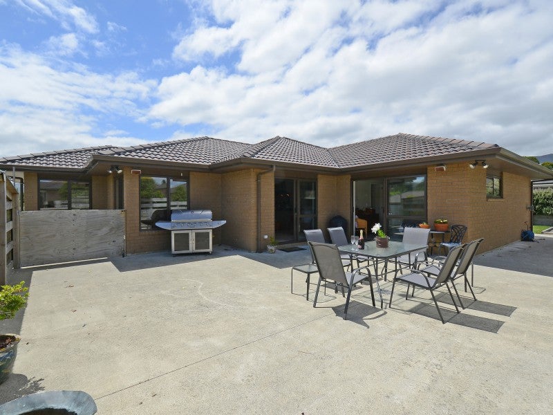 8 Opal Avenue, Timberlea, Upper Hutt - Carousel 1
