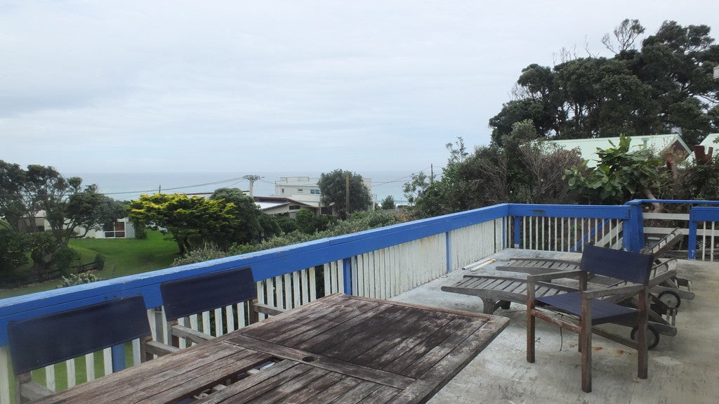 11 Coates Avenue, BAYLYS BEACH - Carousel 1