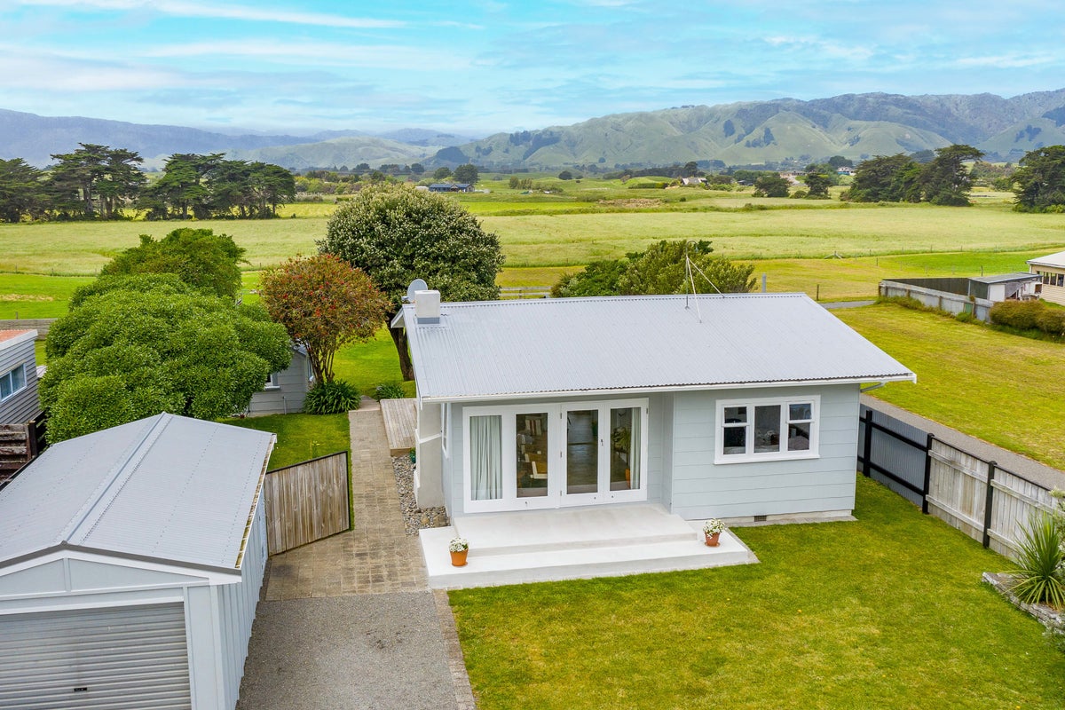22 Gawler Street, Otaki - Carousel 1