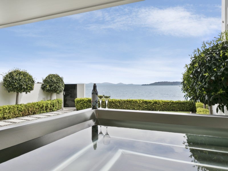 3/225 Lake Terrace, Waipahihi, Taupo - Carousel 1