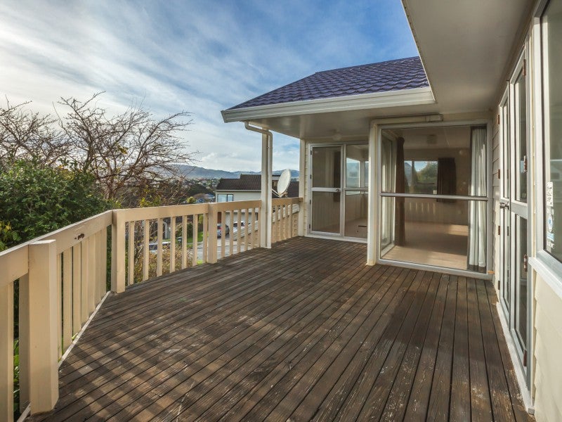 79 Ayton Drive, Whitby, Porirua - Carousel 2