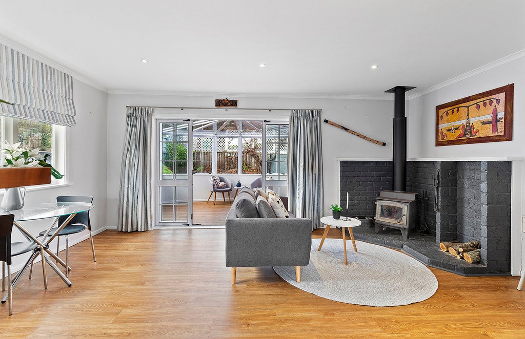 8 Taylor Terrace, Tawa, Wellington - Carousel 2